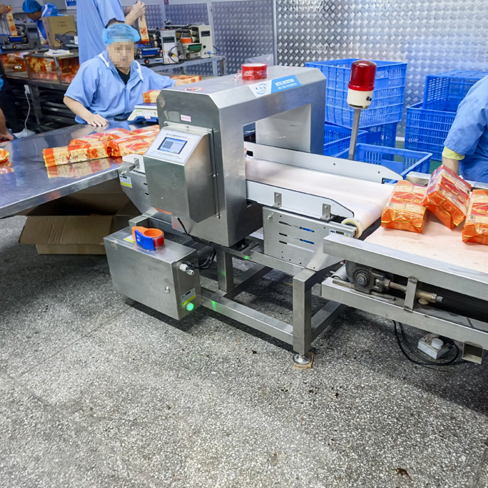 連新食品金屬檢測機(jī)——沙琪瑪使用現(xiàn)場案例